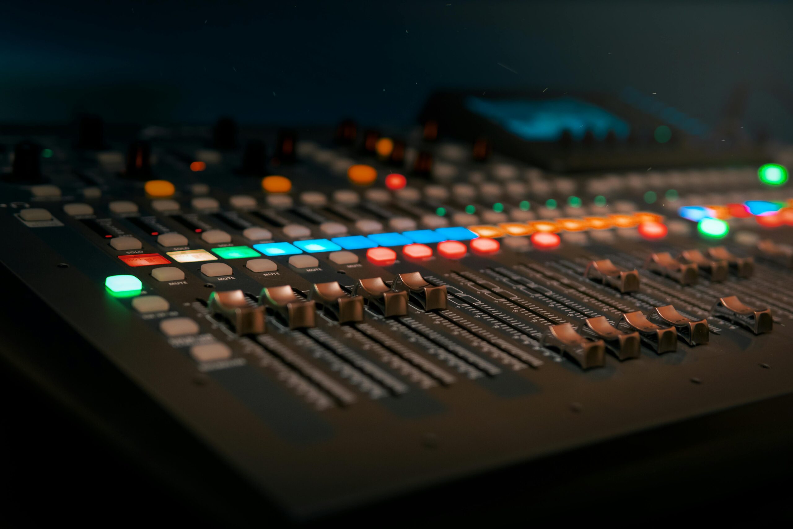 Read more about the article Music Release Formats: History & How to Choose the Best One