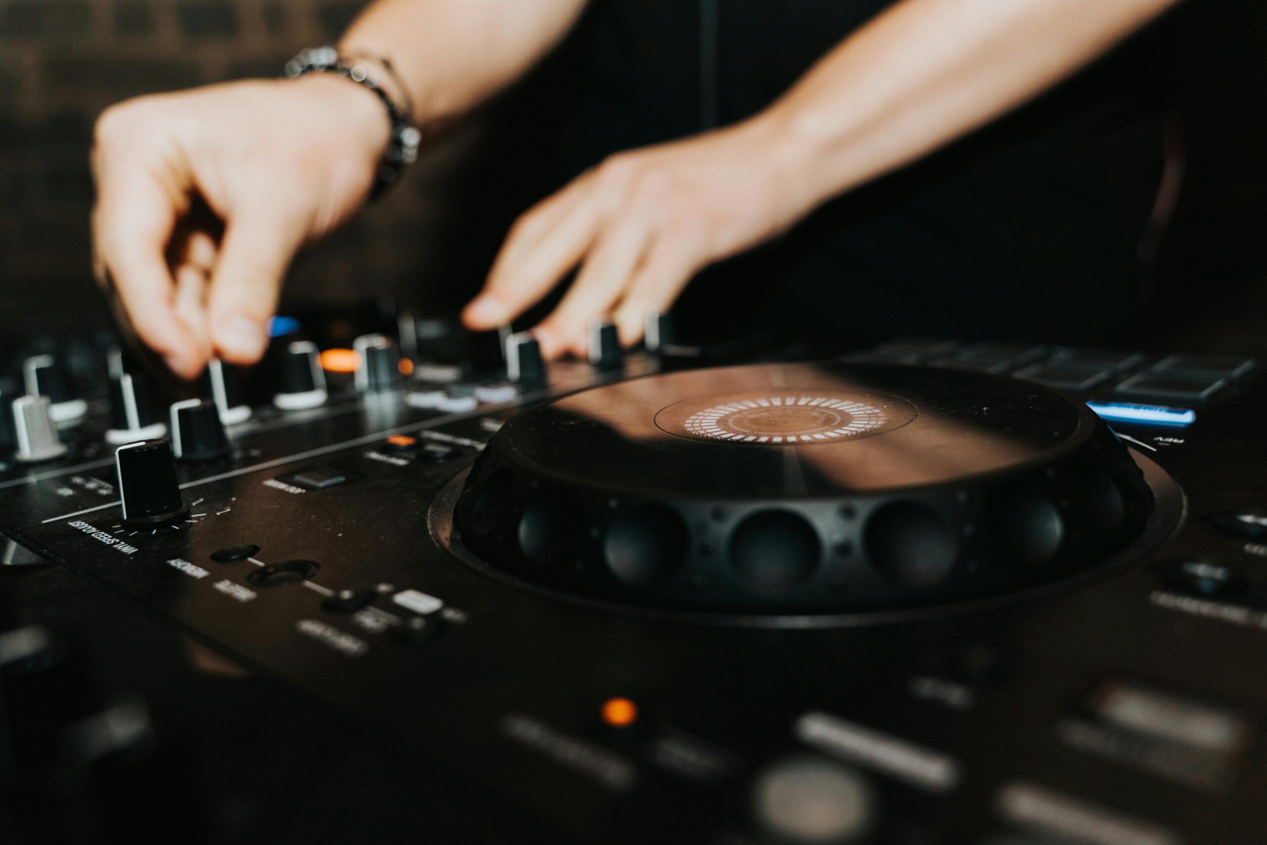 Read more about the article How to Get Started as a DJ: 10 Tips for Aspiring DJs in 2025